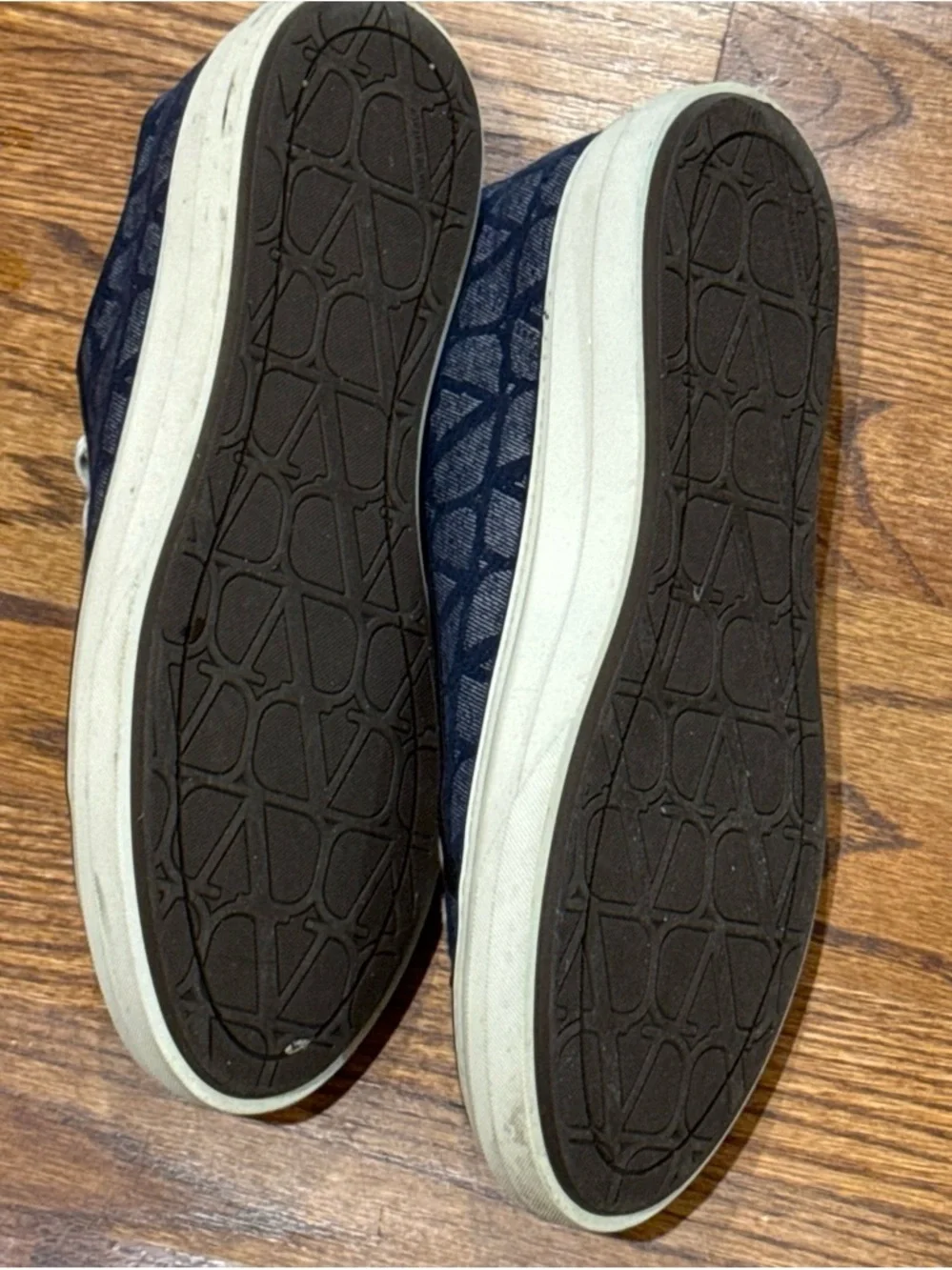 Valentino Garavani Navy and White Low-Top Sneakers SIZE 43.5 10.5US Box Included